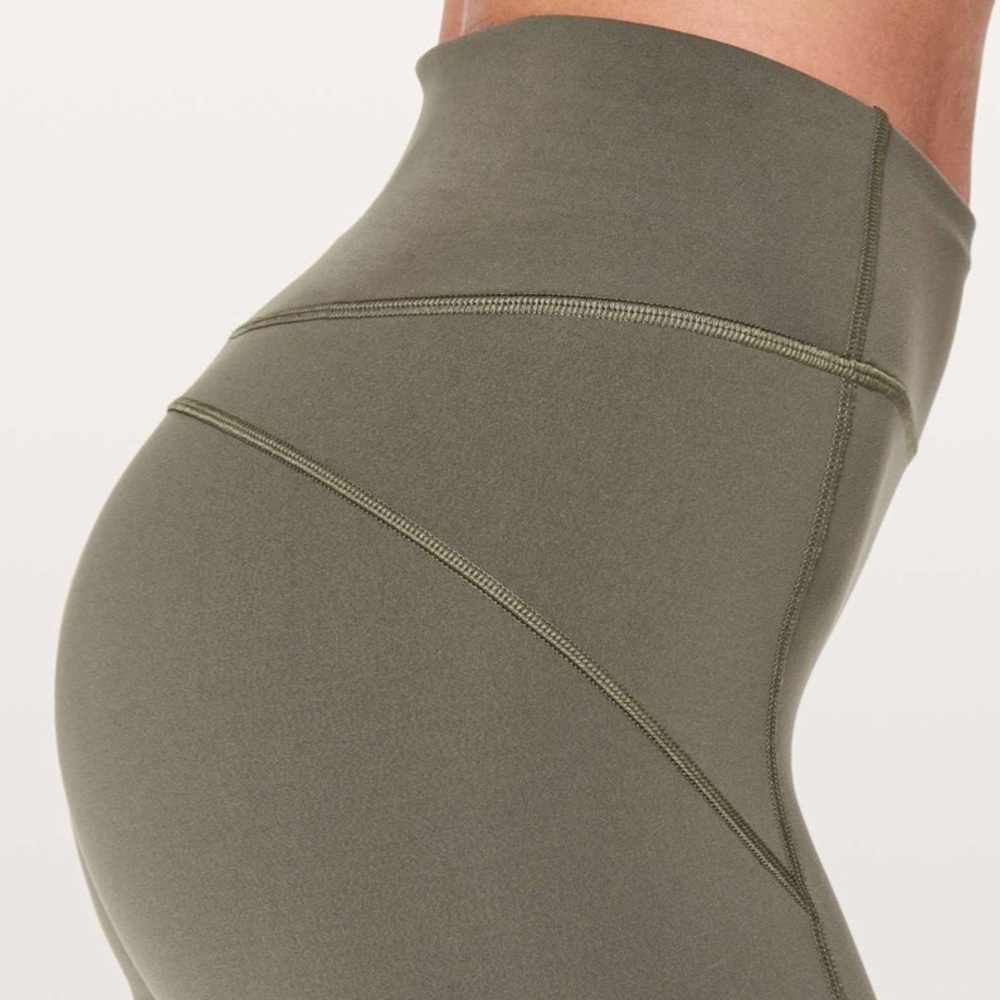 NWT Lululemon In Movement Crop Leggings - Size 8